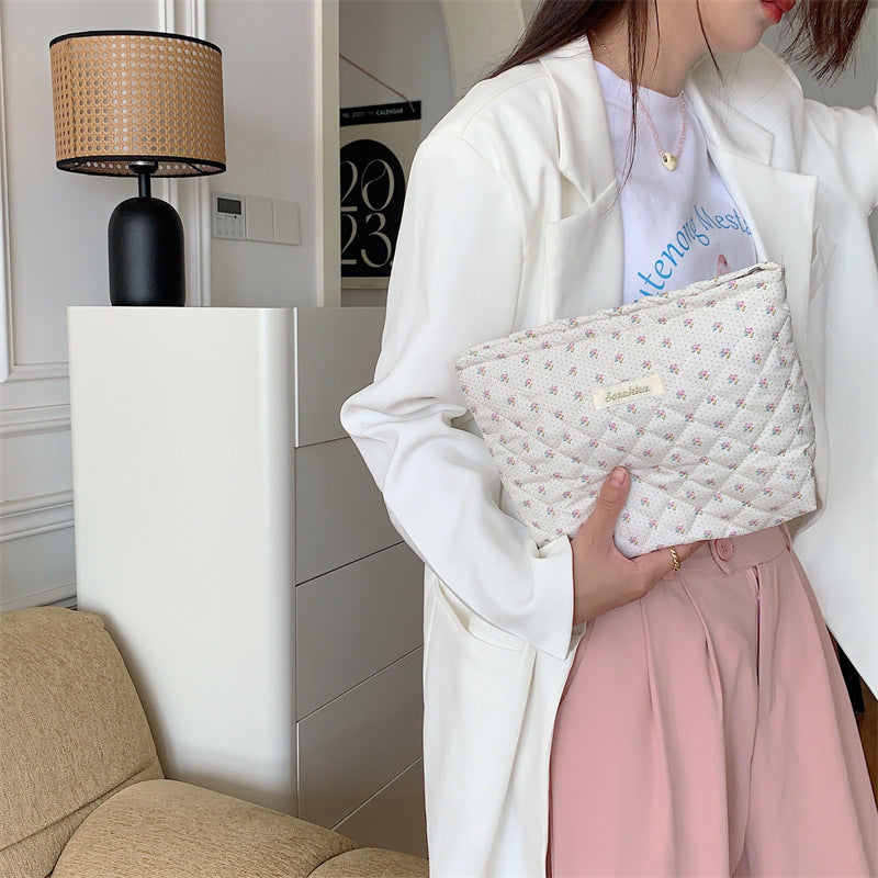 Cartoon Floral Little Bear Quilted Lined Clutch Portable High-Capacity Organizer Womens Makeup Bag